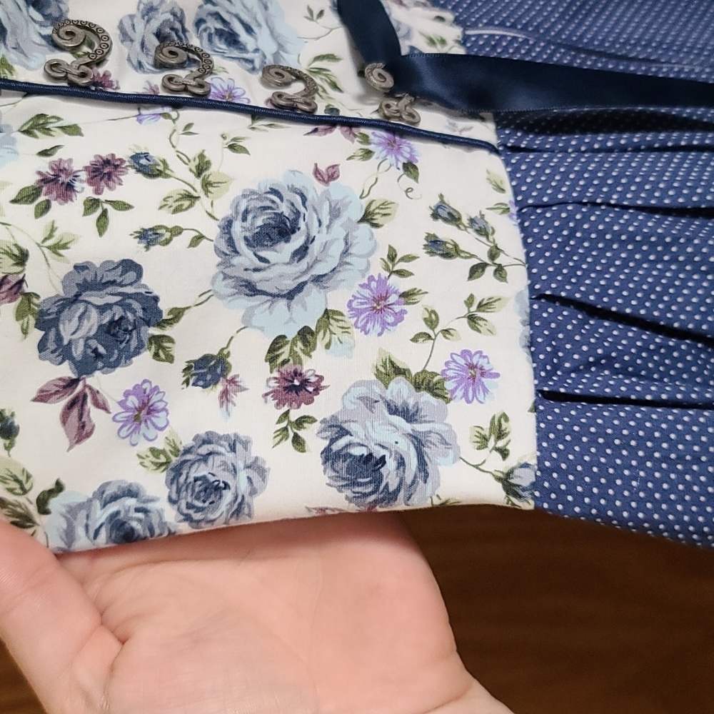 Kreuger Dihrndl 38 blue roses and top Oktoberfest - Picture 3 of 6